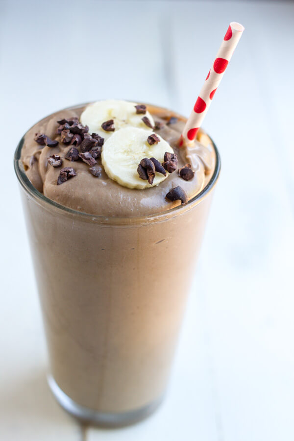 Chocolate Avocado Date Smoothie (dairy free) ---- www.savorylotus.com
