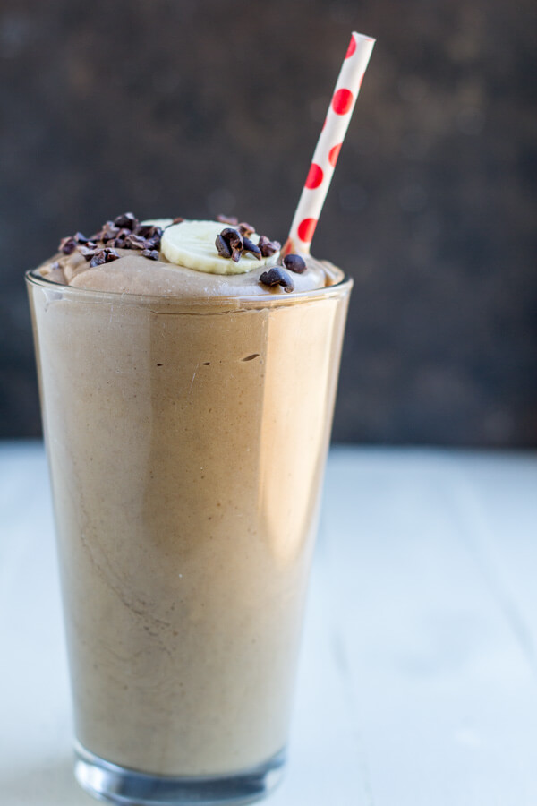 Chocolate Avocado Date Smoothie (dairy free) \ www.savorylotus.com