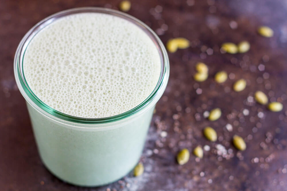How to Make Green Milk (dairy free) \ www.savorylotus.com