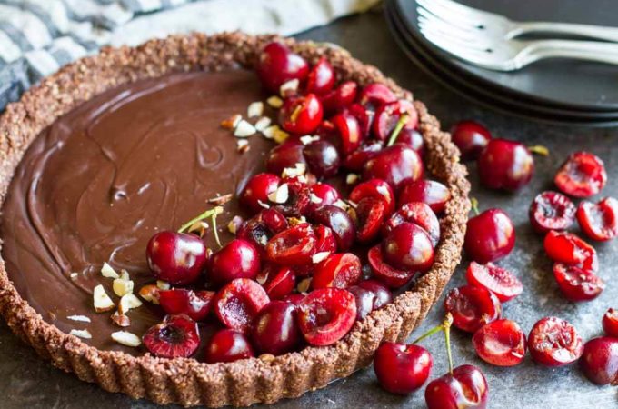 No Bake Chocolate Tart with Fresh Cherries (gluten free) | www.savorylotus.com
