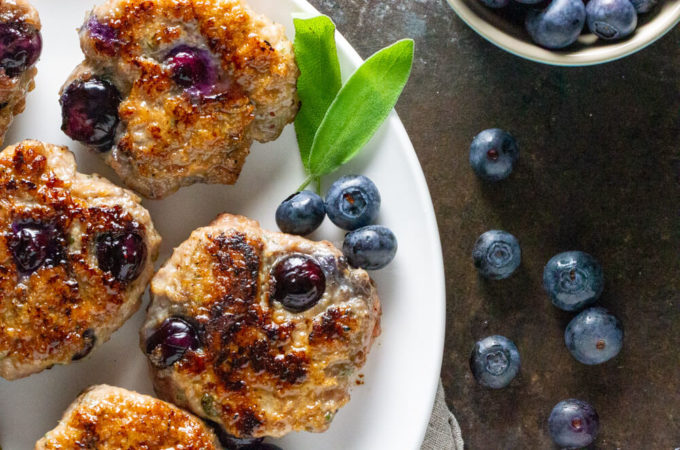 Blueberry Turkey Breakfast Sausage (paleo and whole30) \ www.savorylotus.com