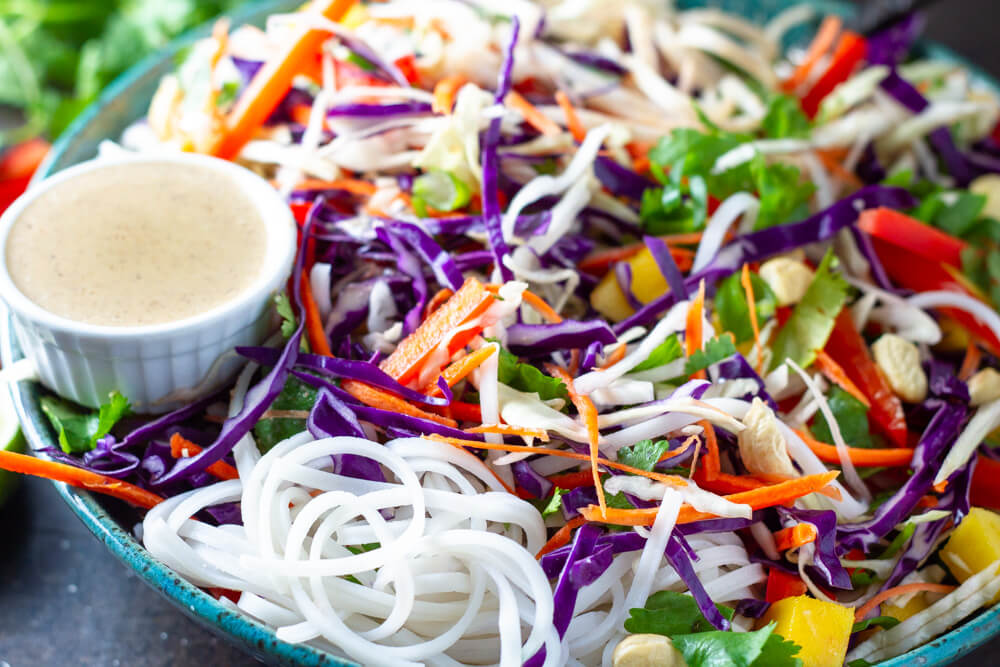Thai Noodle Salad (gluten free, vegan, paleo and whole30 option) \\\ www.savorylotus.com