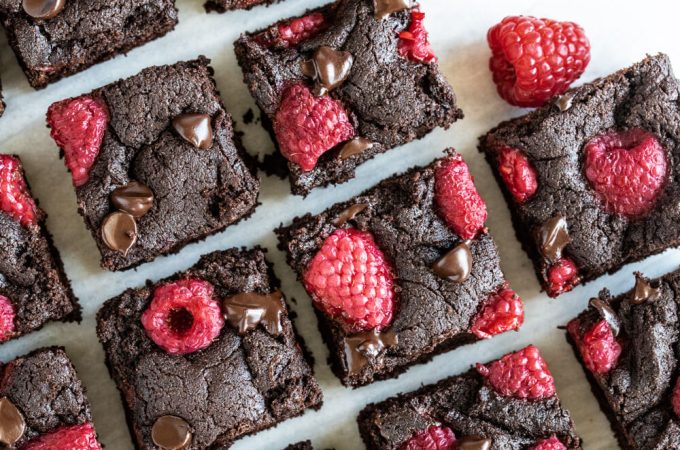Chocolate Raspberry Brownies (gluten free and paleo) | www.savorylotus.com