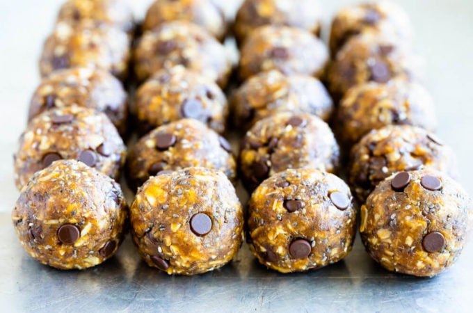 Peanut Butter Pumpkin Energy Balls | www.savorylotus.com