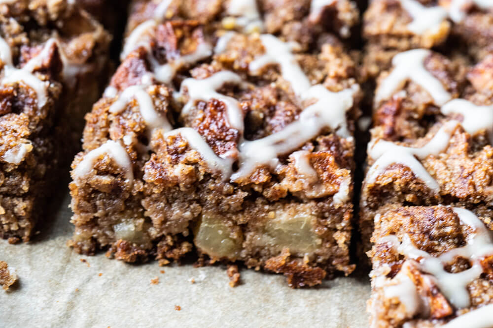 side view of an apple bar